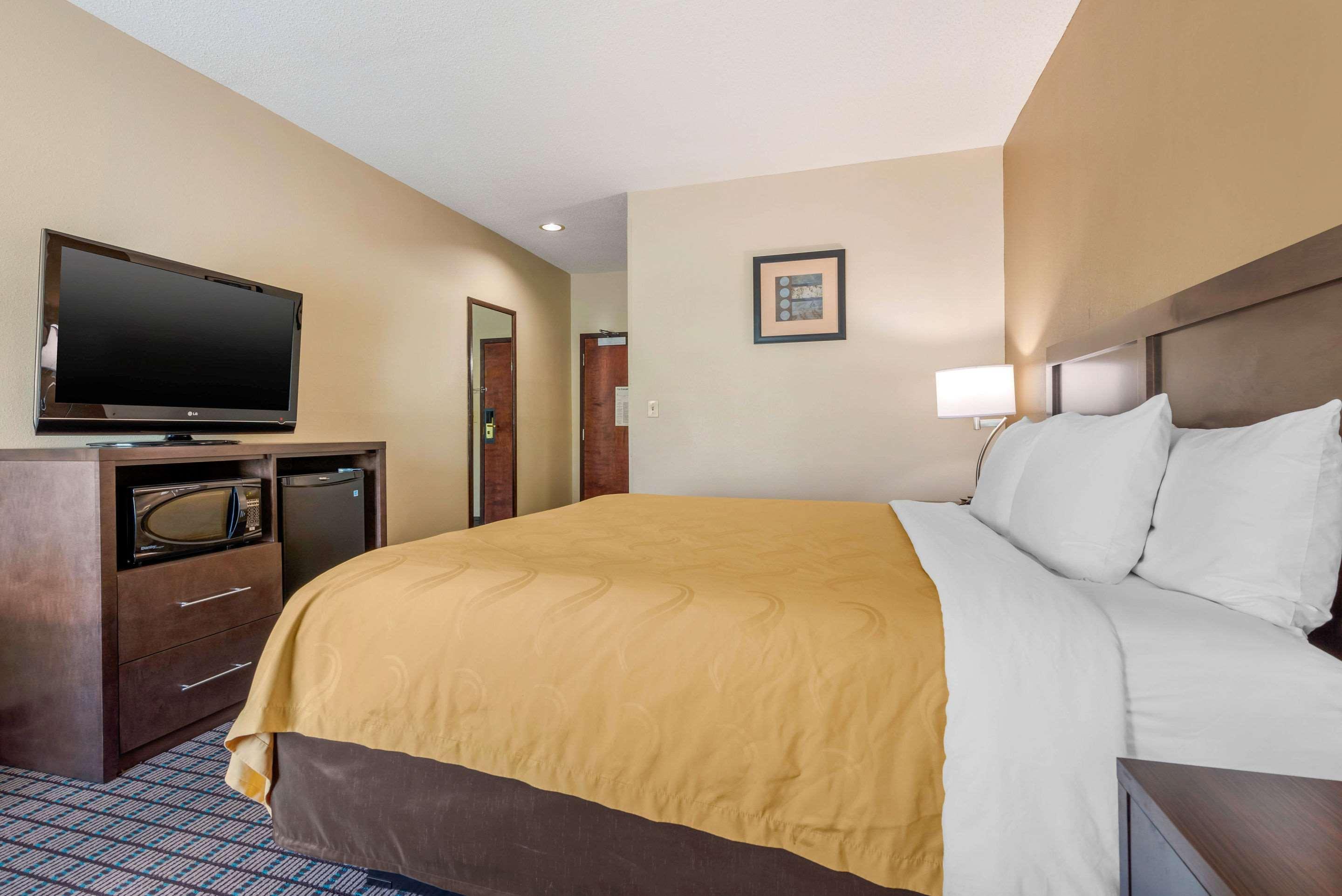 Comfort Inn & Suites Cincinnati Exterior photo