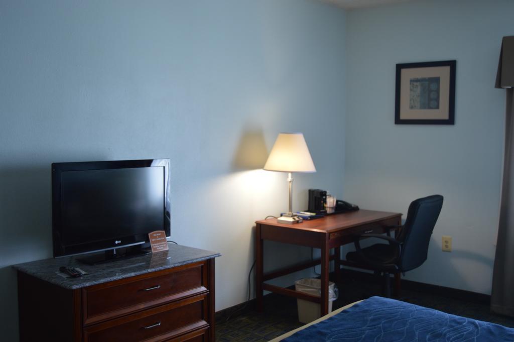 Comfort Inn & Suites Cincinnati Room photo